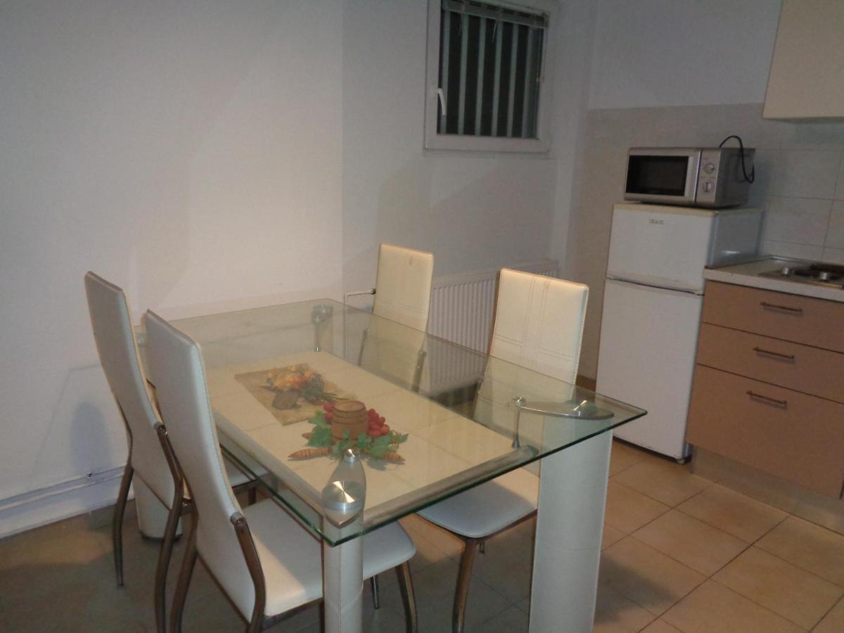 נובליה Apartments Miki 2 מראה חיצוני תמונה
