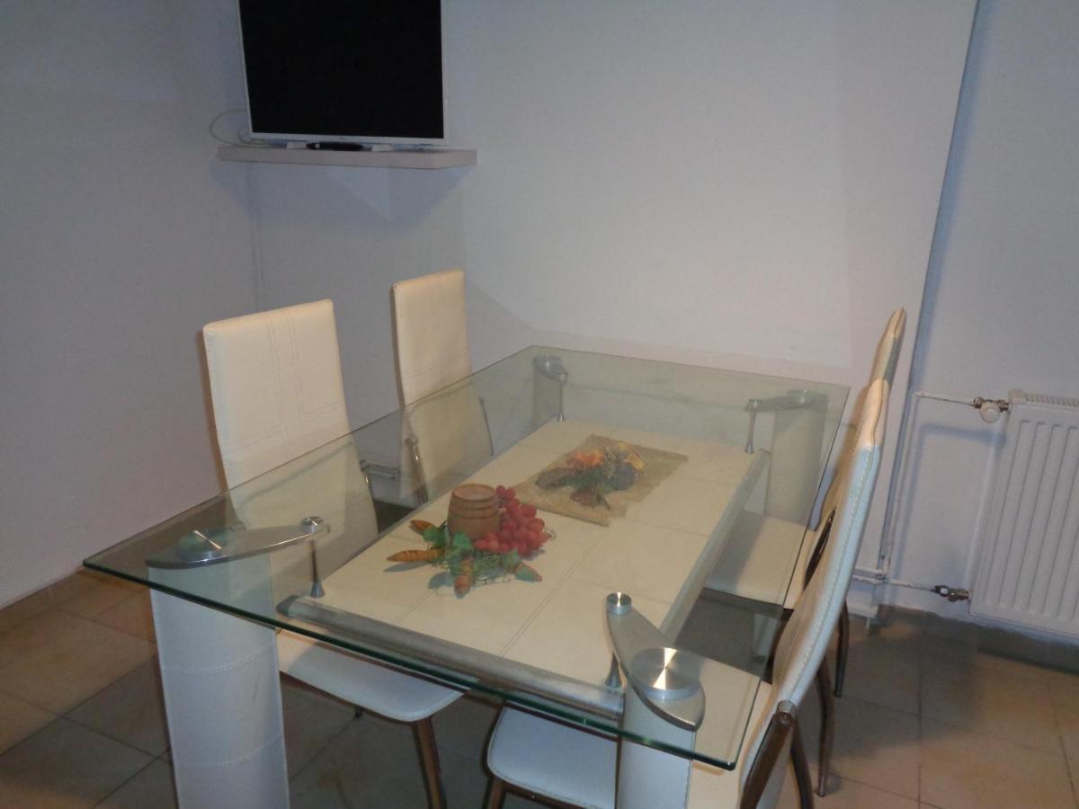 נובליה Apartments Miki 2 מראה חיצוני תמונה